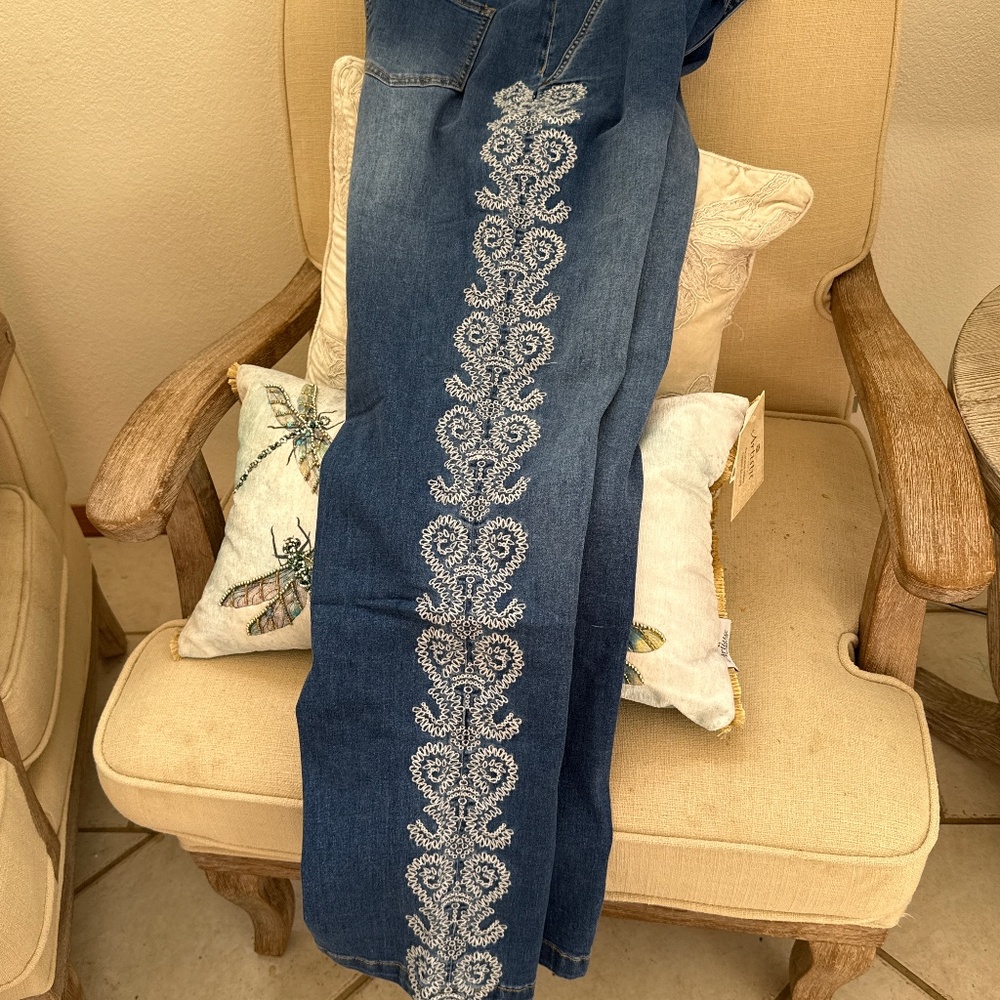 Venus Embroidered Jeans